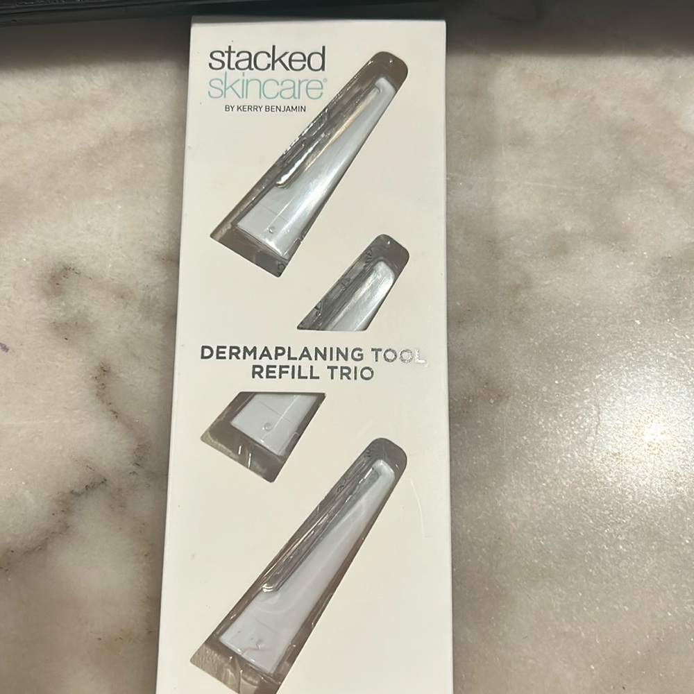 Dermaplaning tool